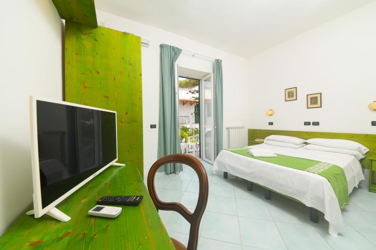 Hotel Pineta Ischia Exterior foto