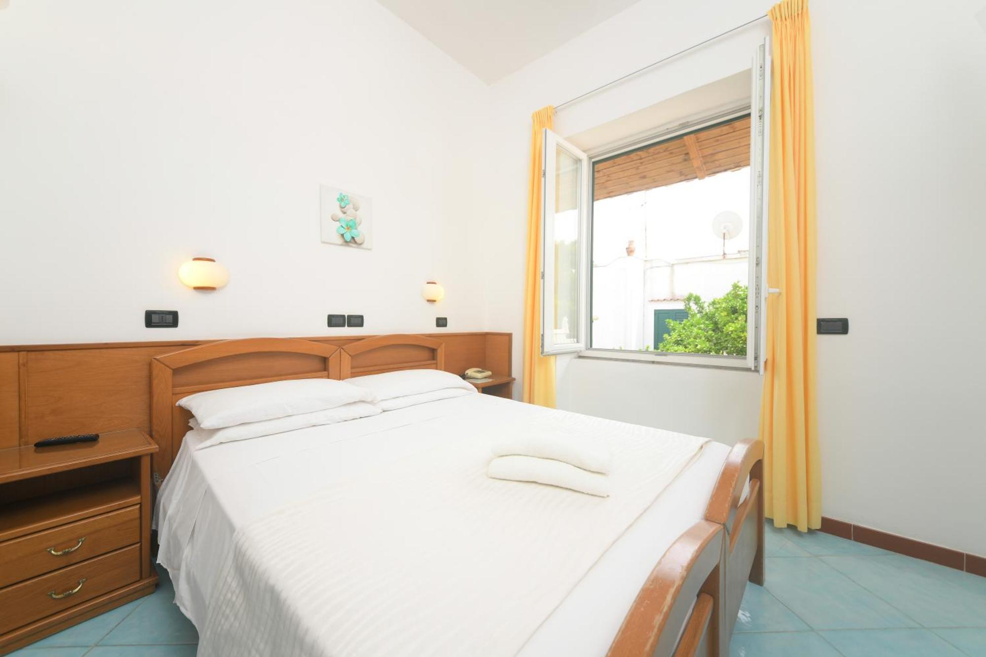 Hotel Pineta Ischia Exterior foto